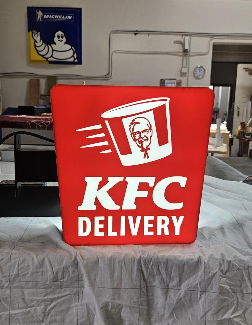 Cassonetto luminoso KFC Delivery Latina