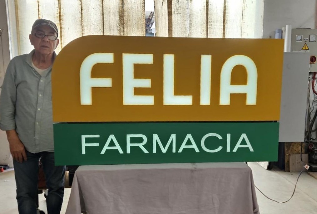 Insegna farmacia Felia luminosa Latina