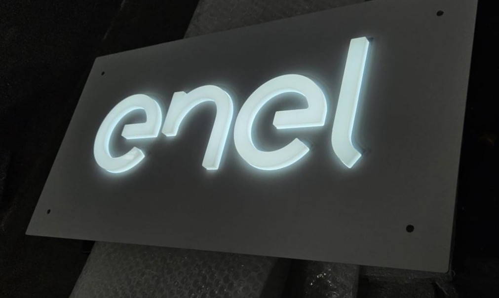 Lettere scatolate Enel logo retroilluminato Latina