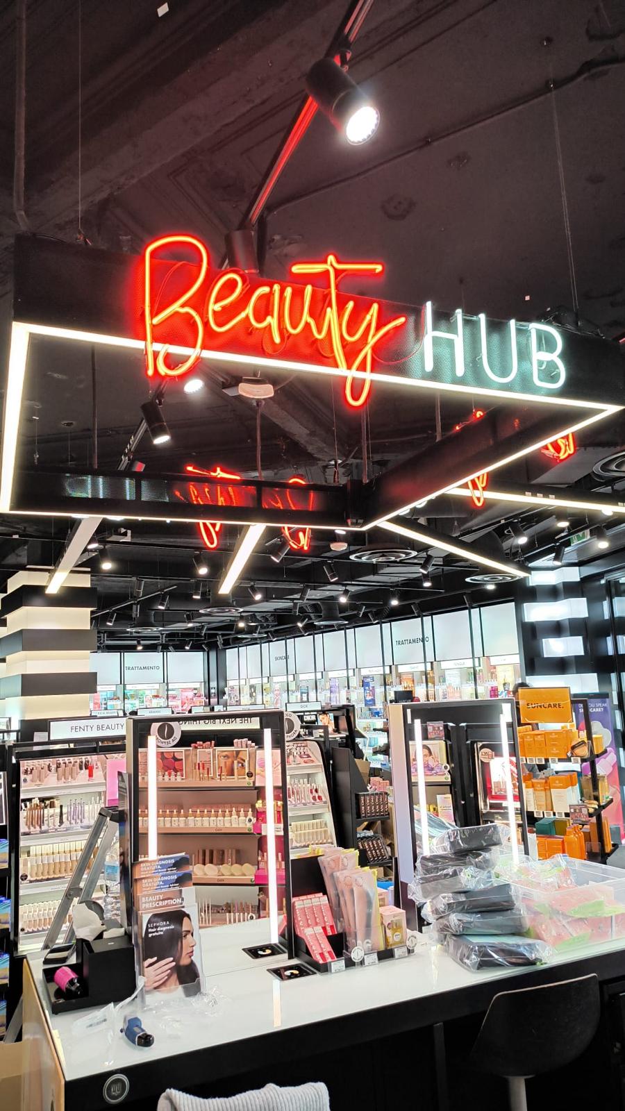 Insegna al neon Beauty Hub Sephora Latina